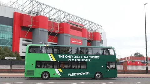 曼联欧联险胜流浪者 2-1获胜